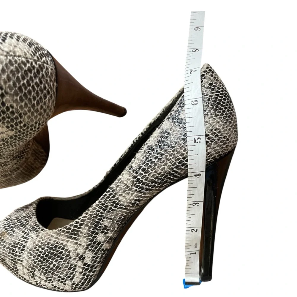 Guess Black and Gray Snakeskin Peeptoe Heels 4.5 in. 7M‎